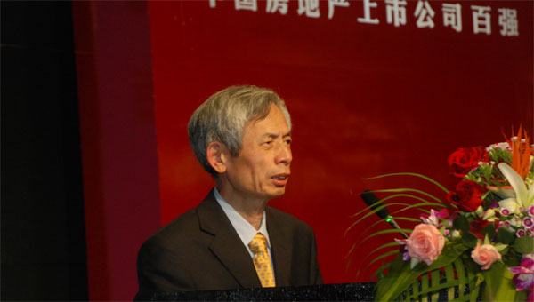 中国房地产业协会副会长朱中一发布“2011中国房地产上市公司测评研究报告”